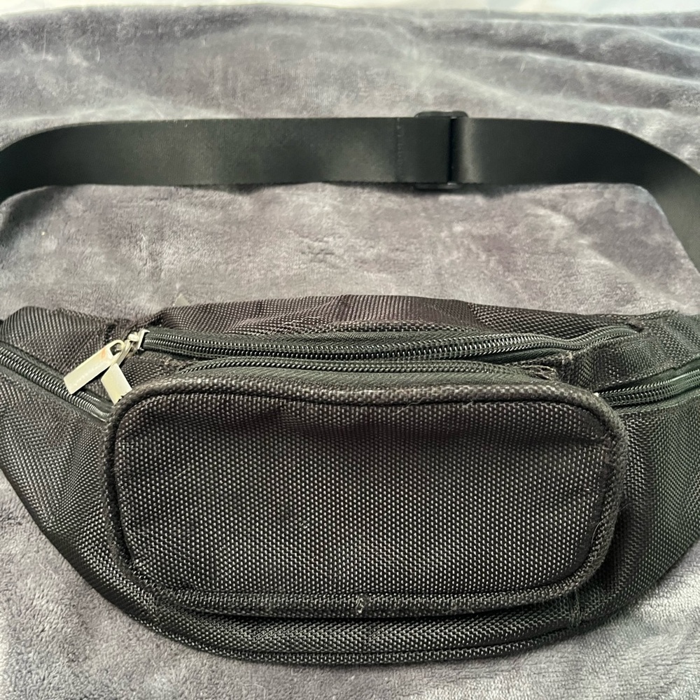 Black Basic Fanny Pack - Picture 4 of 9